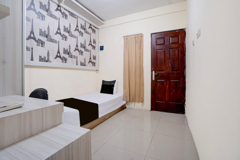 Room at Hotel O near Ciputra Hospital formerly Veloura Living Citraland, SURABAYA
