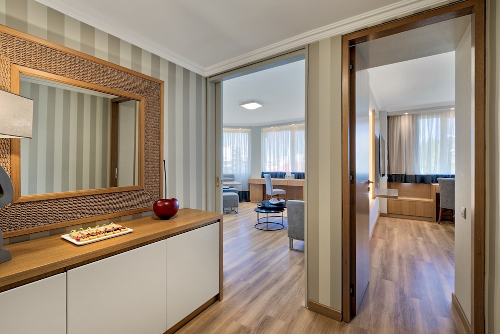 Divani Caravel Hotel 9/87