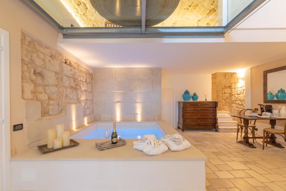 DELUXE, SUITE, PRIVATE POOL