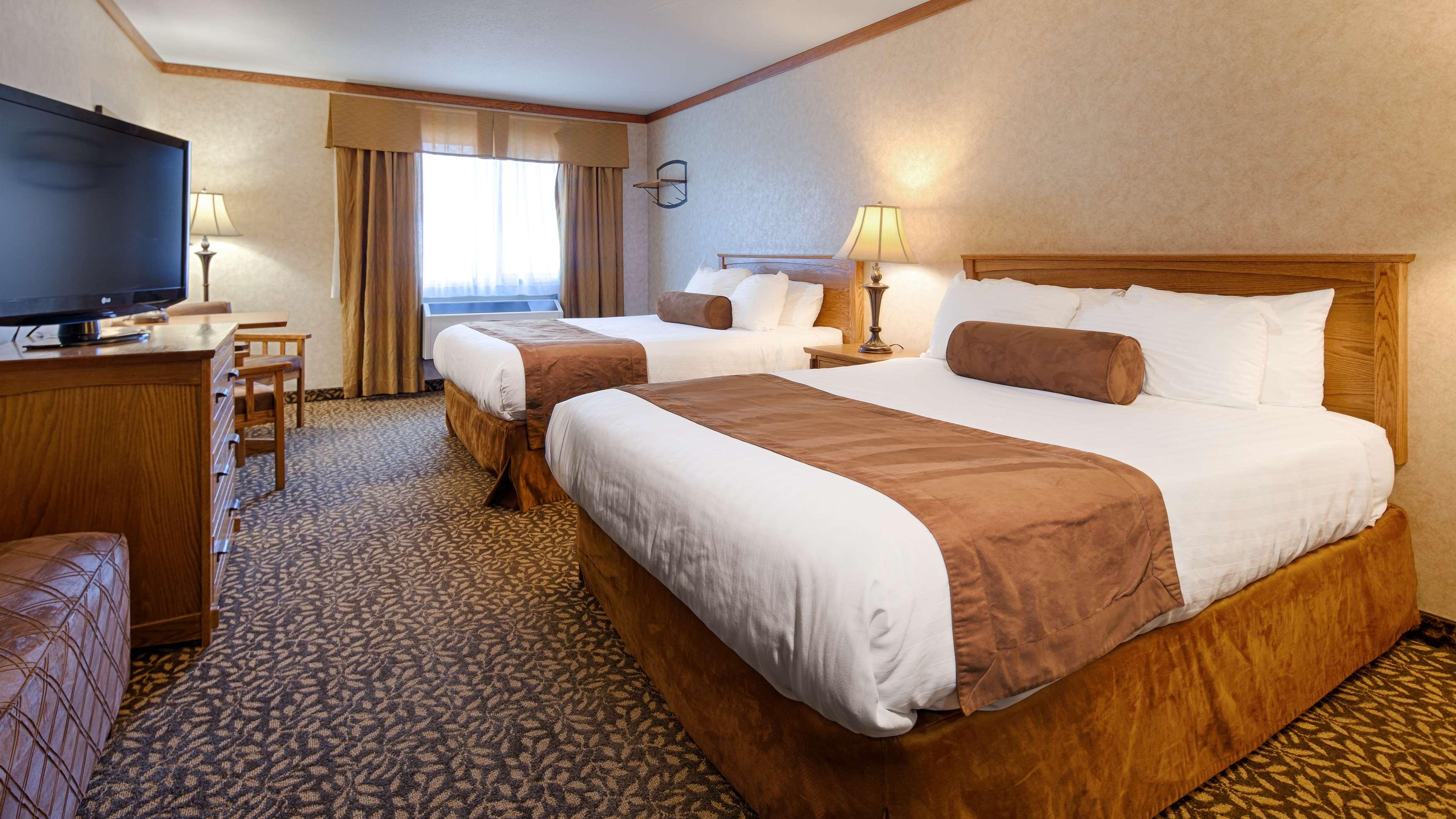 Hai, 2 Queen Beds