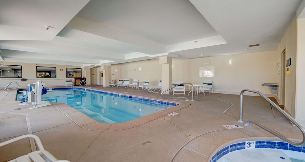 Hampton Inn & Suites Salida 40/43
