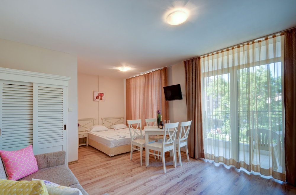 Dawn Park Aparthotel 24/51