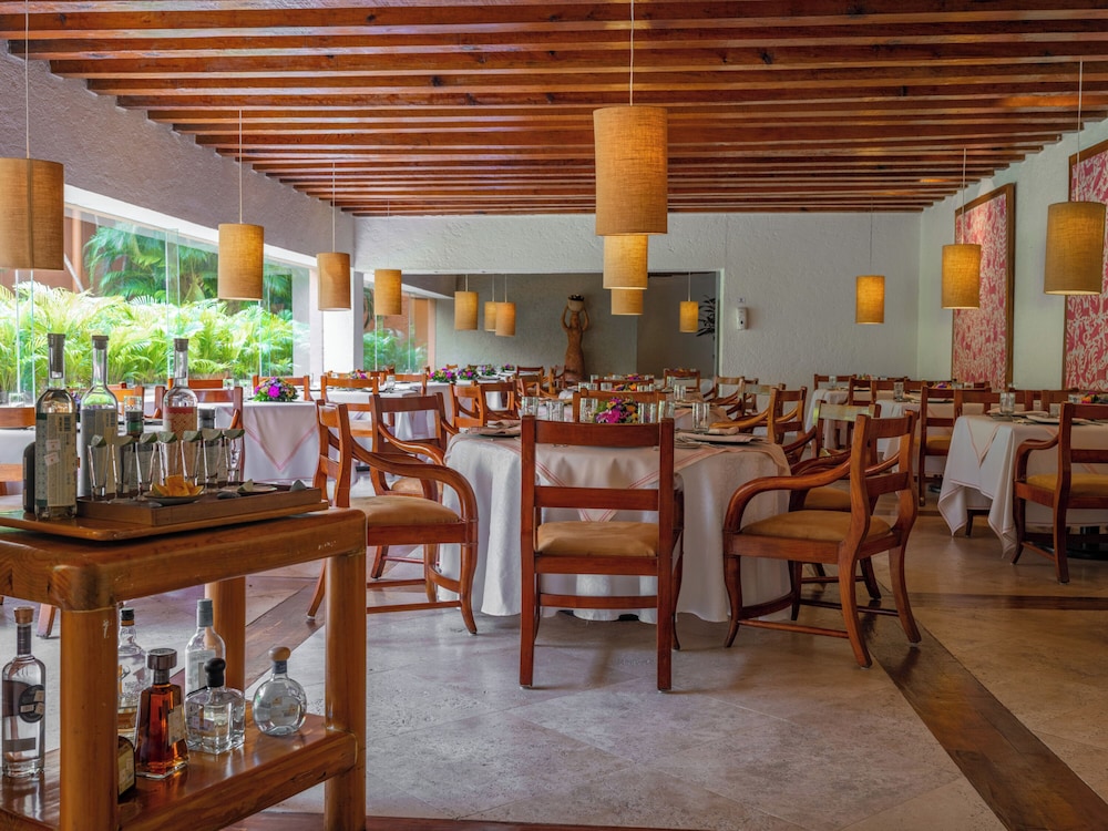 Las Brisas Ixtapa 50/74