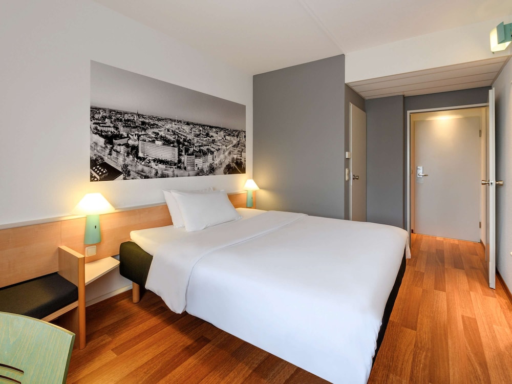 IBIS HANNOVER MEDICAL PARK 13/64