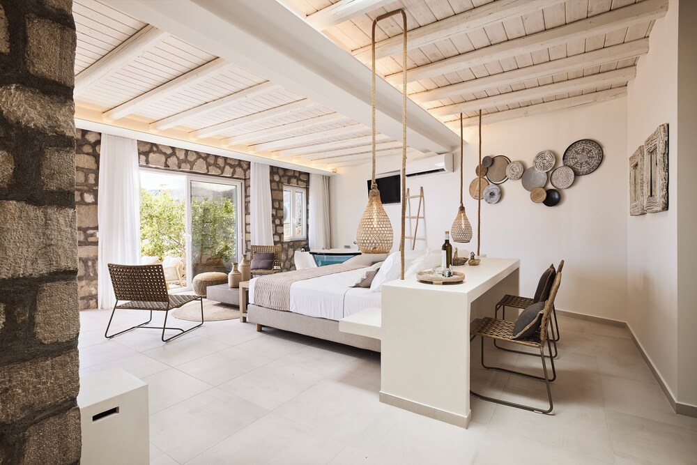 Nirome Luxury Suites 29/50