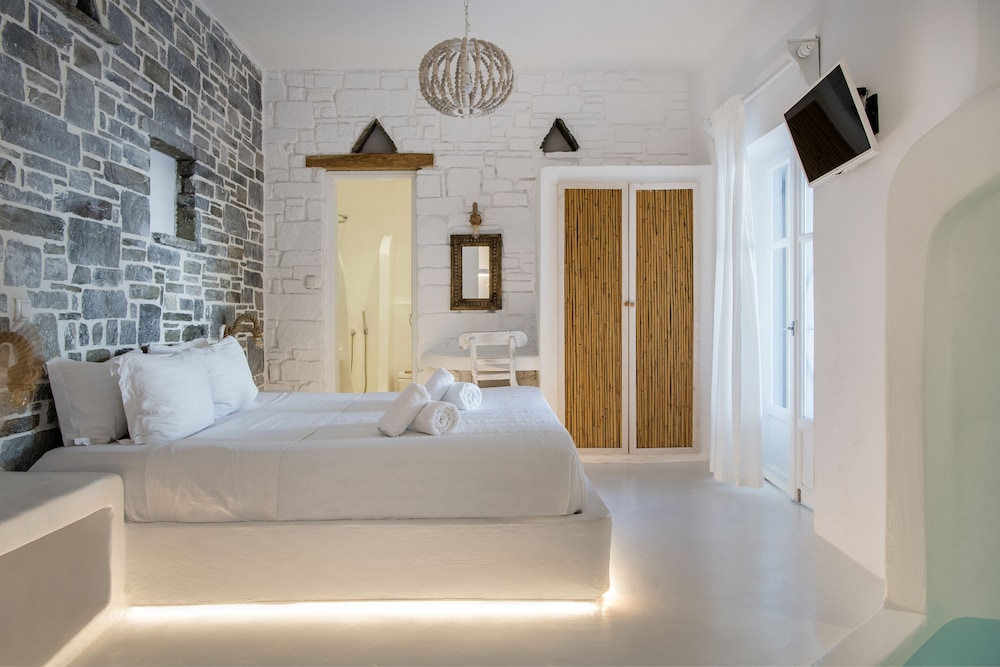 Zefi Hotel & Suites 29/75