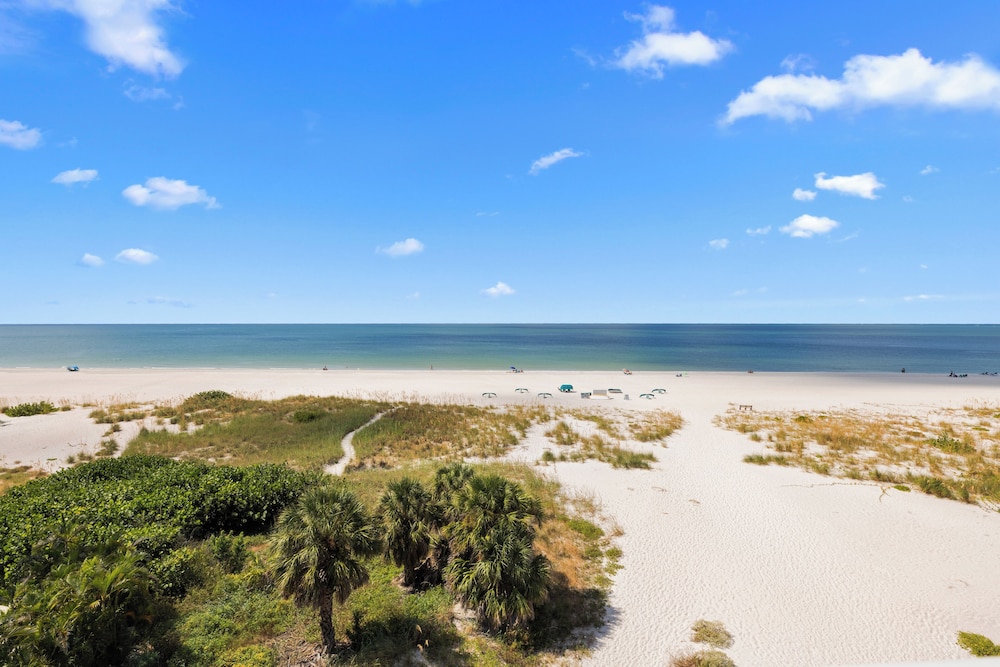 Provident Oceana Beachfront Suites 71/77
