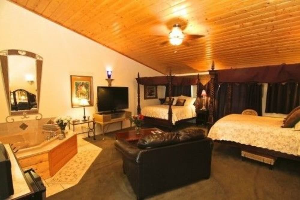 Echo Canyon Manor 35/76