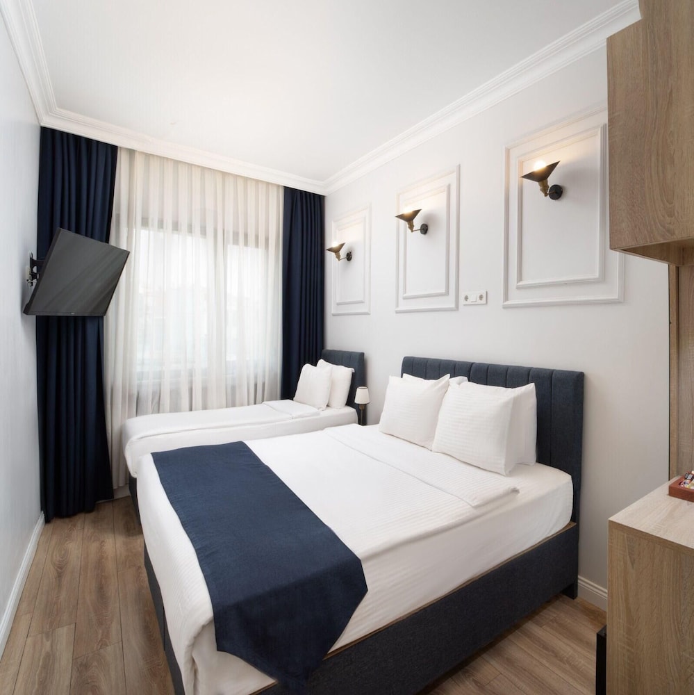 STANDARD, DOUBLE OR TWIN BED, SEA VIEW