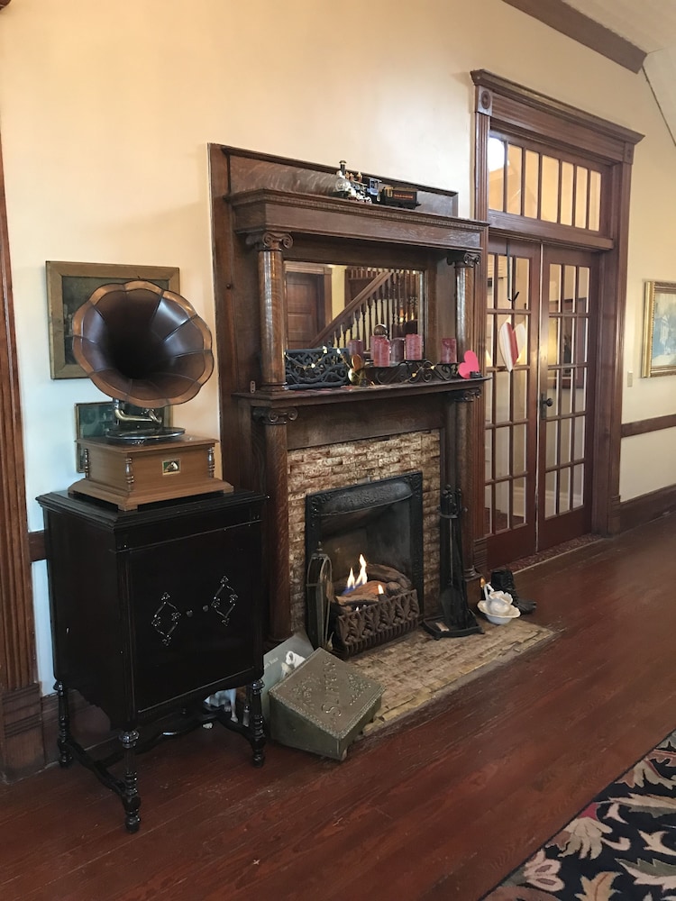 Grand Victorian Inn 24/32