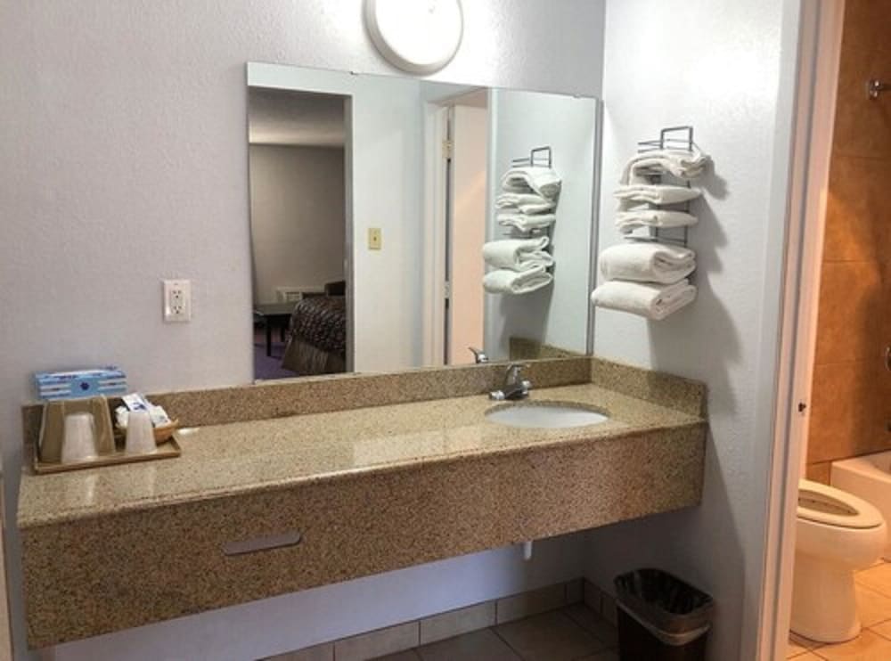 Americas Best Value Inn Alpine 21/33