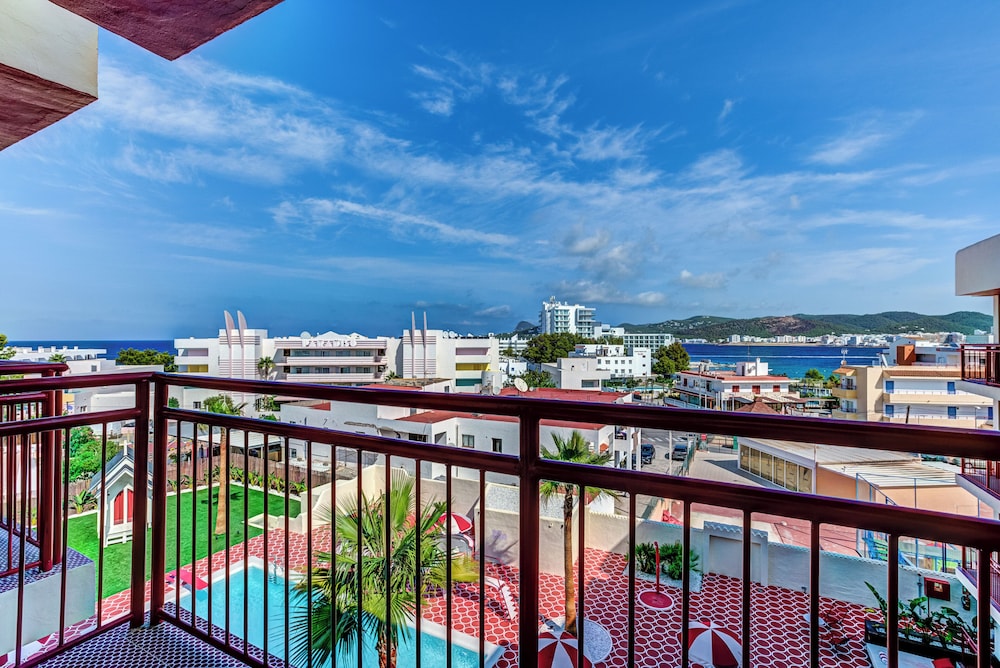 Romeos Ibiza - Adults Only 3/47