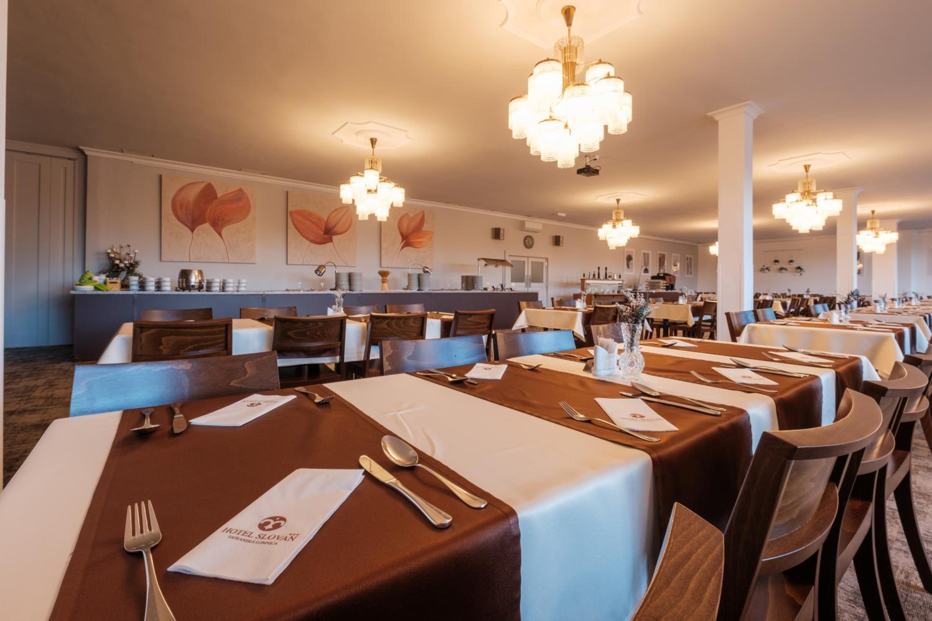 Hotel Slovan 83/100