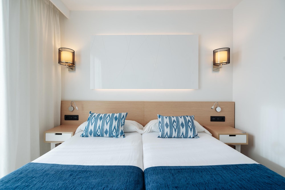ROOM, TWIN BEDS, SEA VIEW, BALCONY