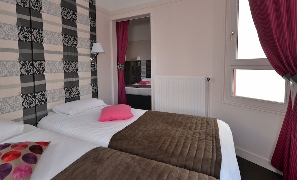 Comfort, Triple, 1 Double and 1 Single Bed, City View