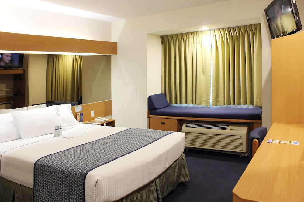 Microtel Inn & Suites by Wyndham Culiacan 9/56