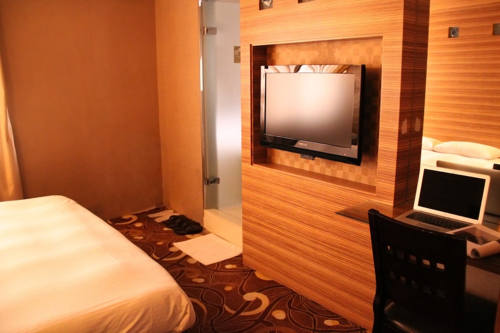 Crystal Hotel 43/67