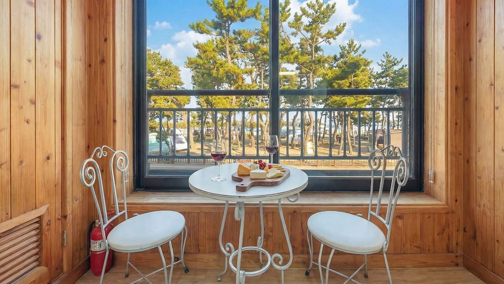 Gyeongju Gampo Beach Castle Pension 35/50