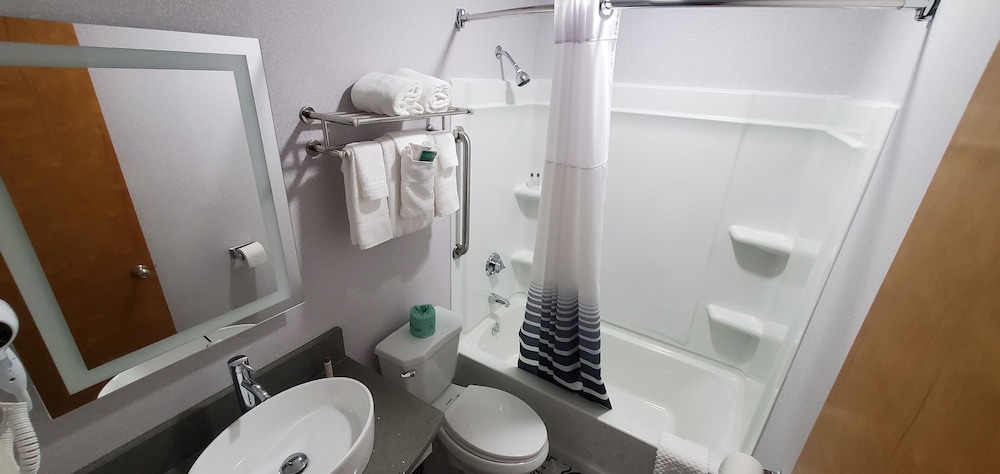Ambassador Inn Suites 22/43