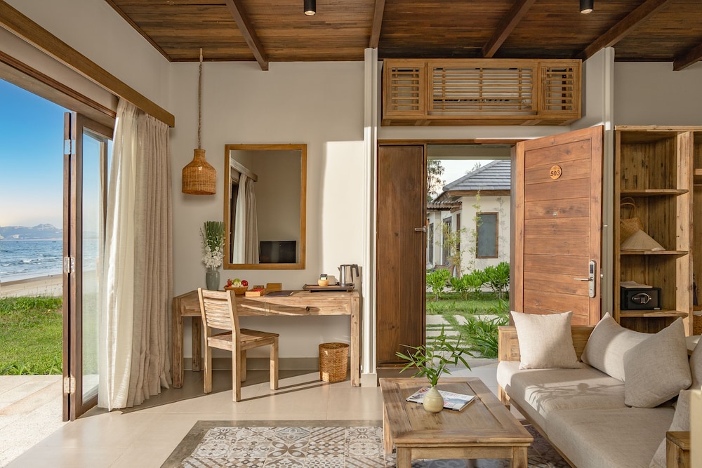 Crown Retreat Quy Nhon 65/88