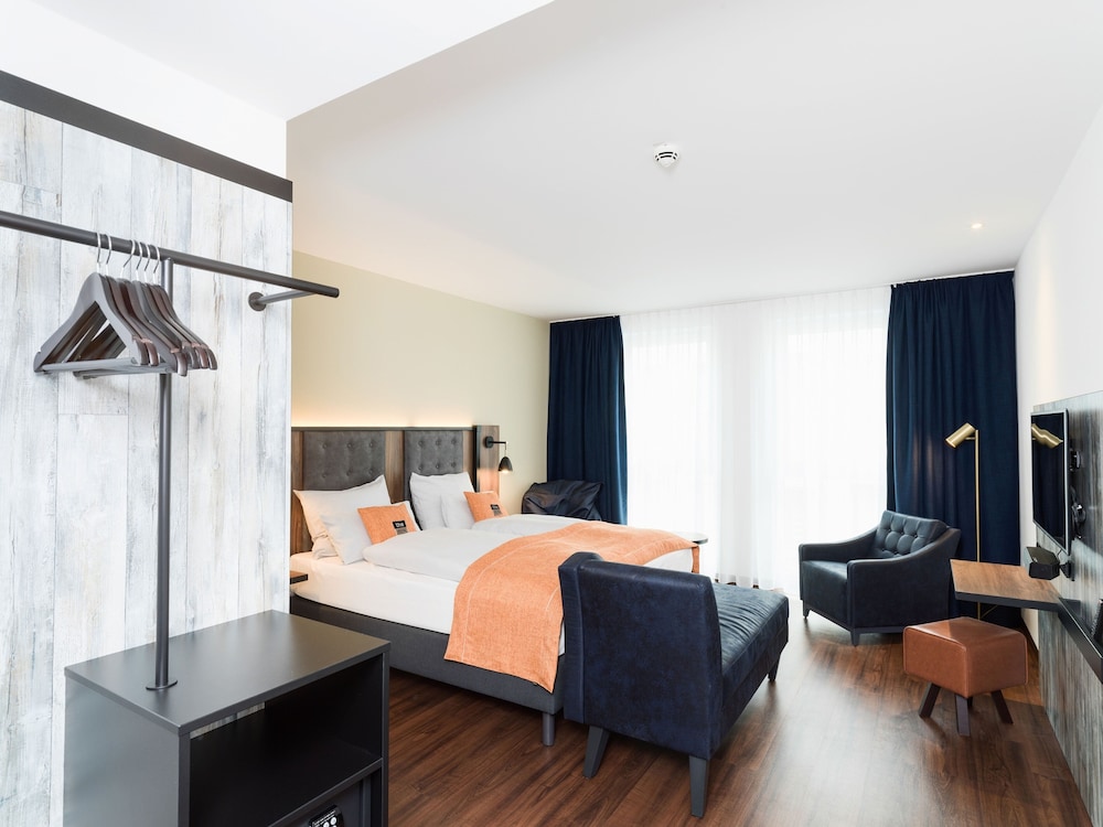 Holiday Inn the Niu Saddle Furth An Ihg Hotel 9/58