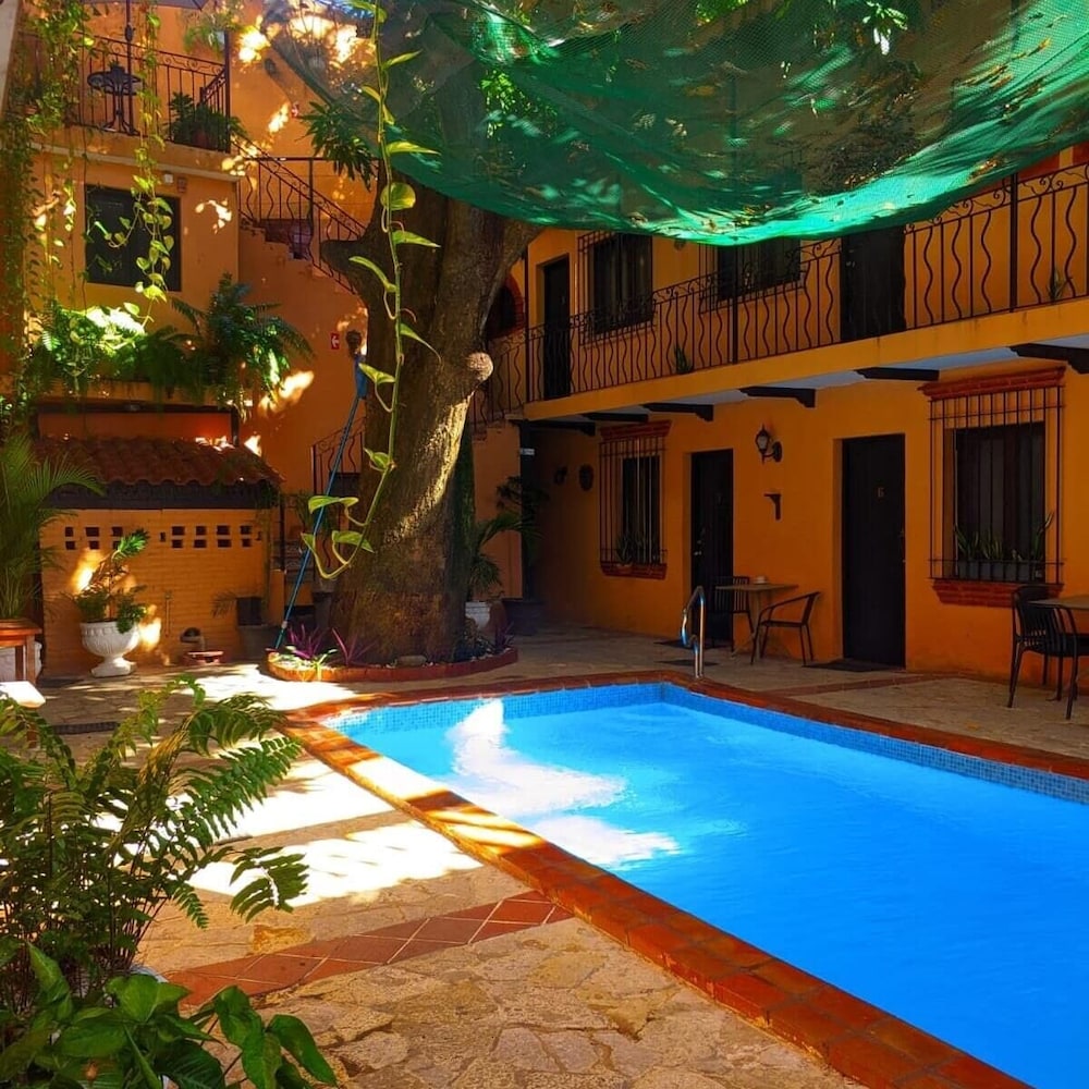 Hotel Dona Elvira 66/70