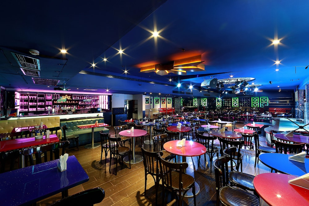 restaurant cafeteria