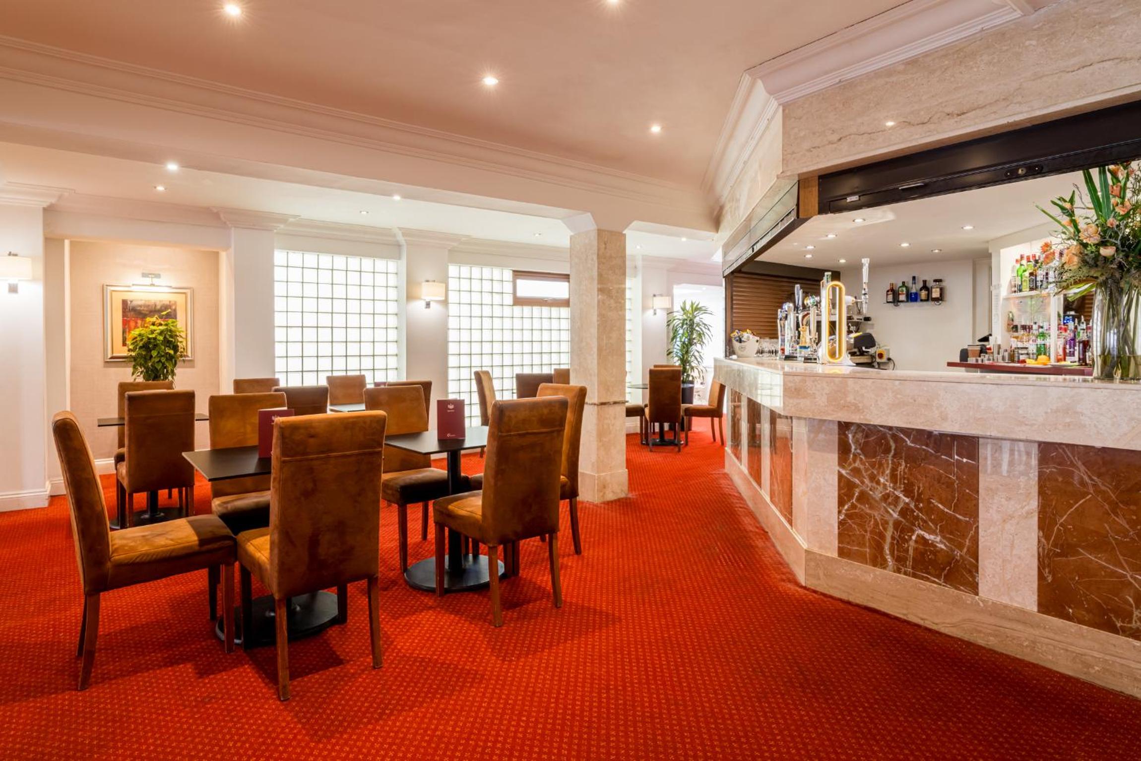 The Queens Hotel 25/27