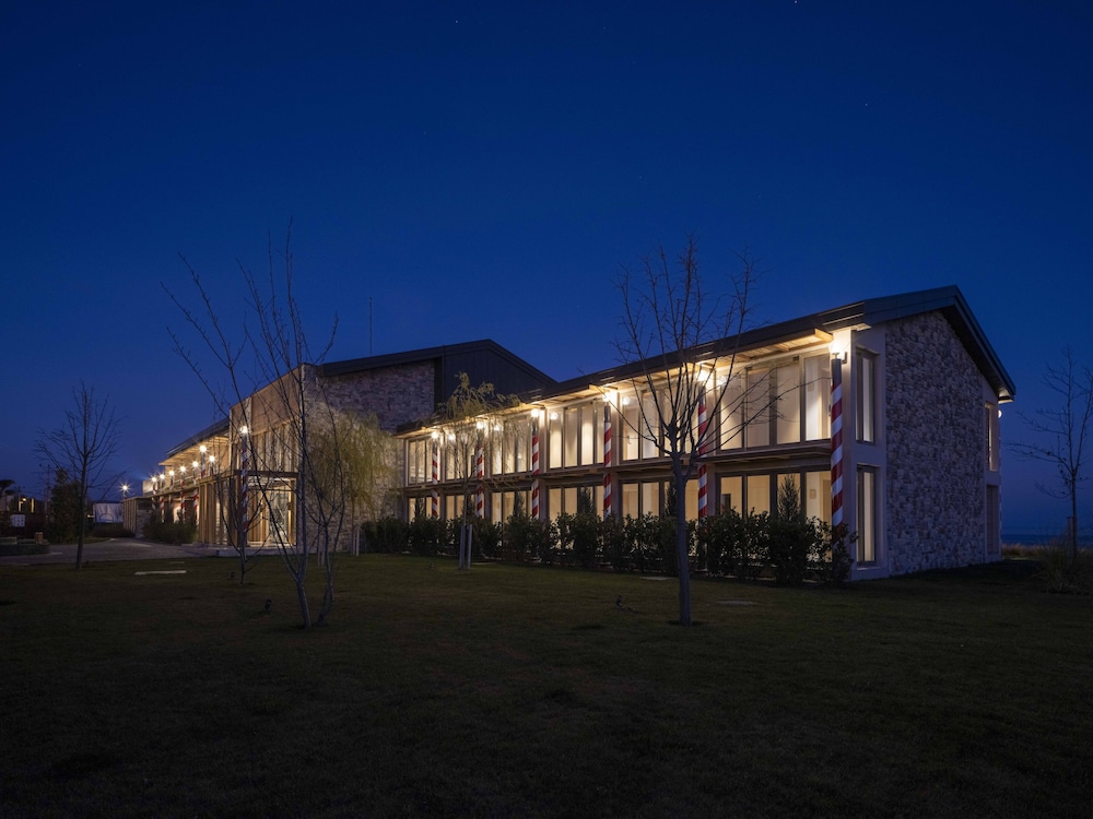 Inemare Hotel 5/49