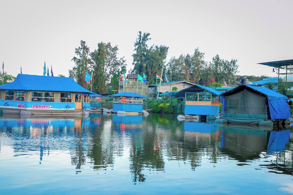 Stedmak Gardens And Recreation Centre 32/35