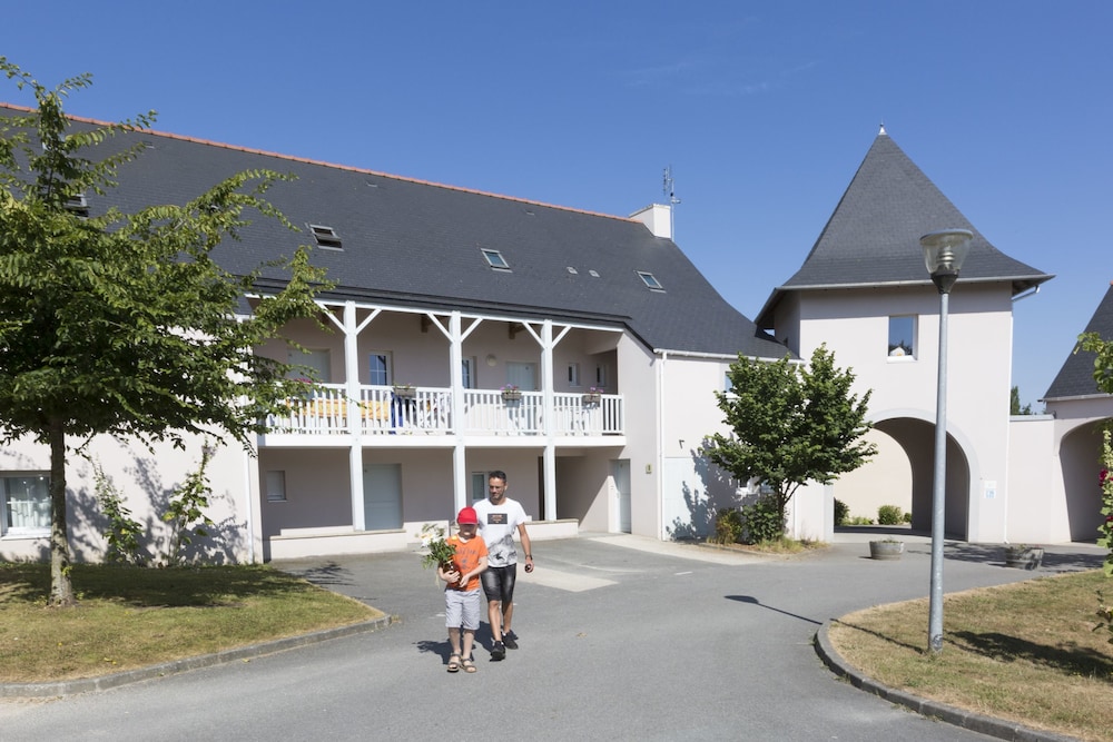 Le Domaine De L'emeraude 3/63