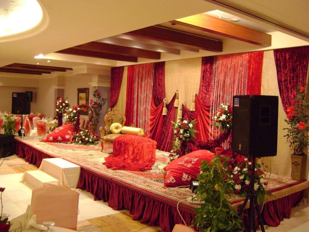 Safeer Plaza Hotel 45/50