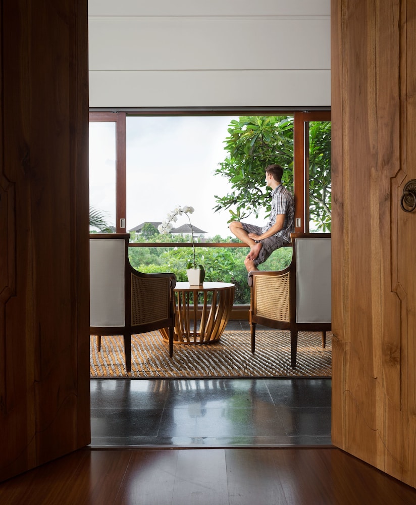 THE SHANTI RESIDENCE AND RESORT 33/66