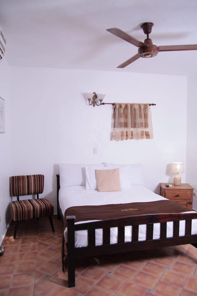 Hotel Dona Elvira 46/70