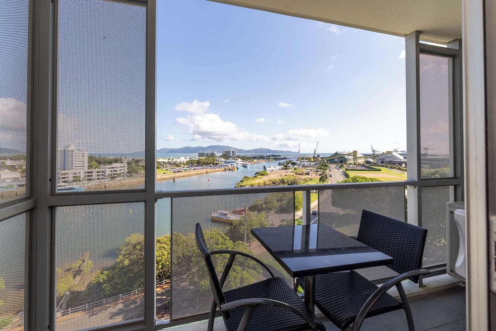 Oaks Townsville Metropole Hotel 47/69