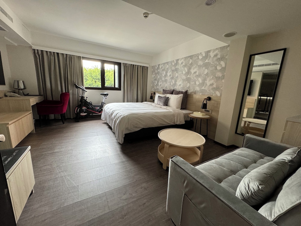 VIP, PREMIER, KING BED, BATHTUB