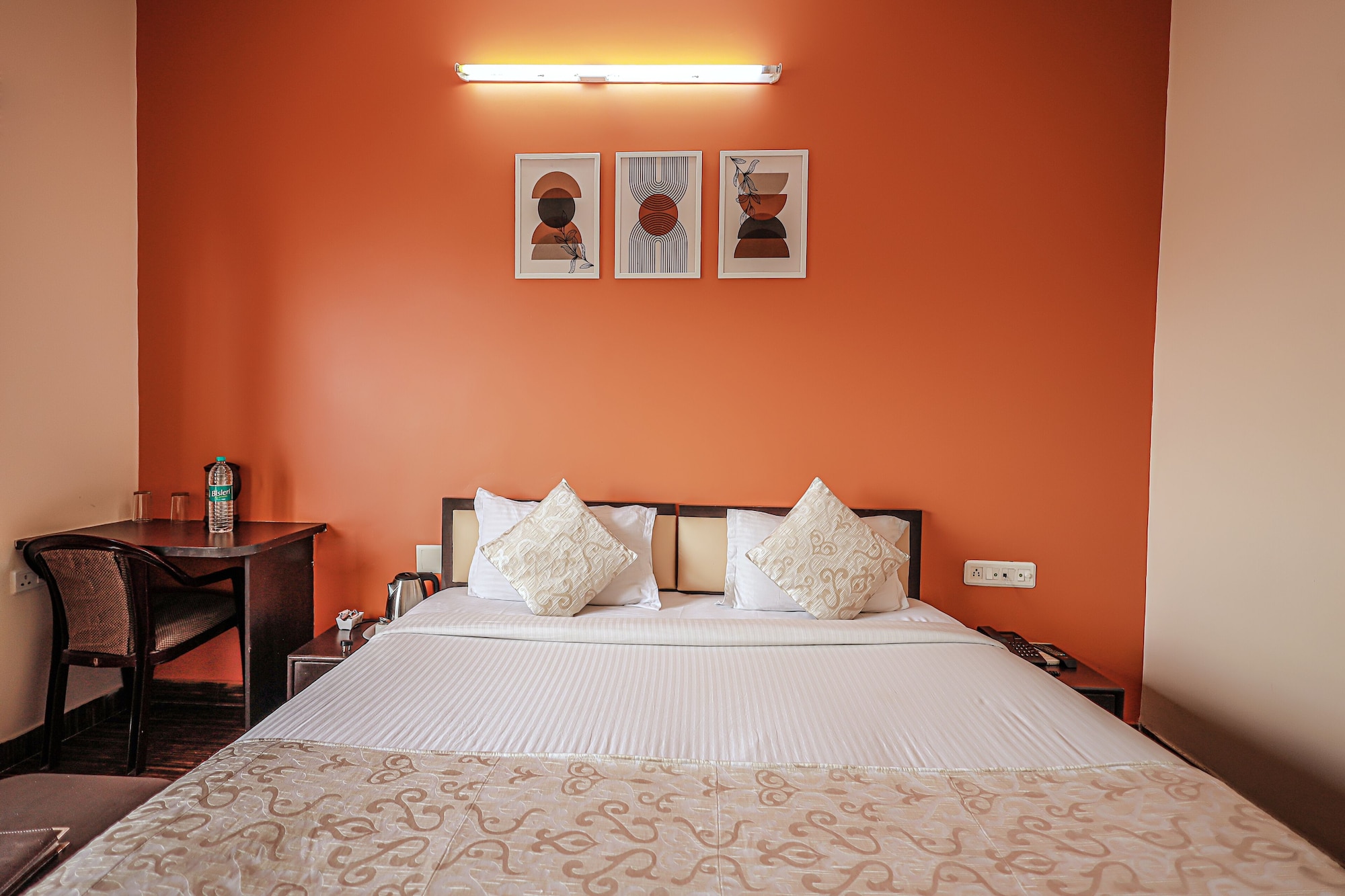 Super, Deluxe, Double Bed