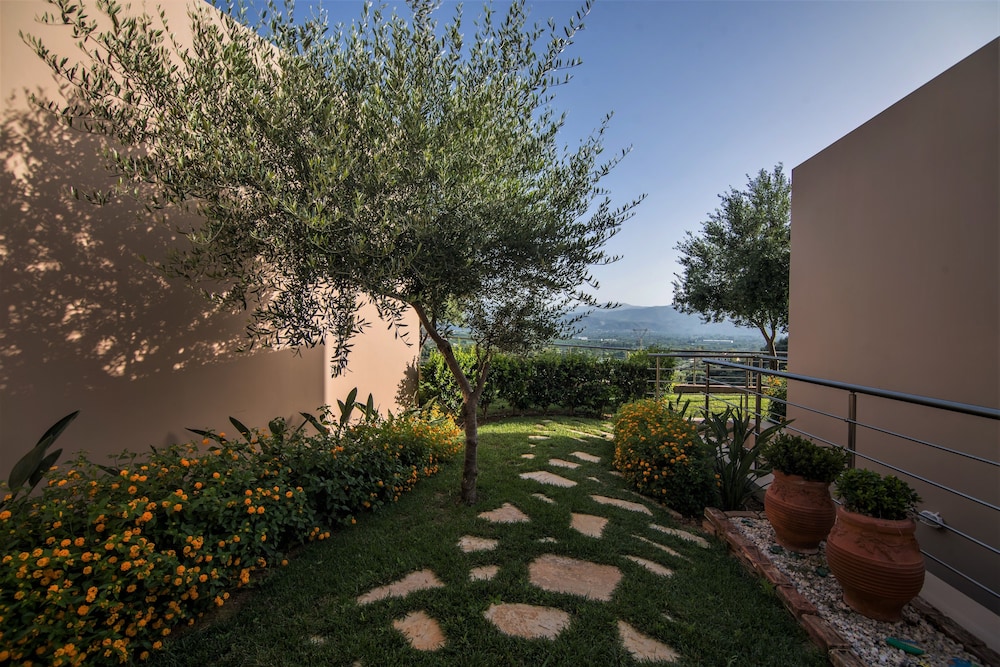 Aksos suites Accessible Accommodation 38/44