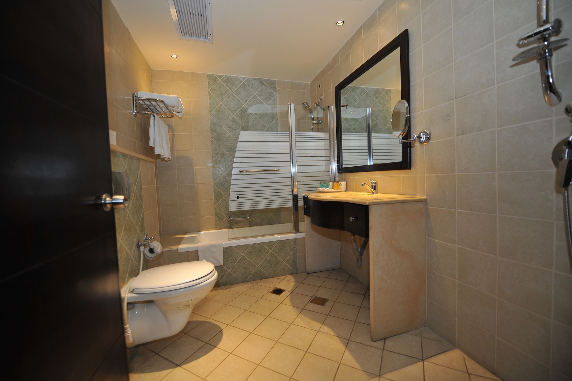 JUNIOR SUITE, KING BED