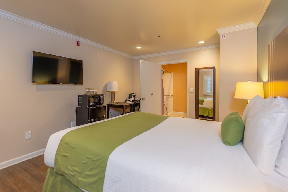Ocean Pacific Lodge 23/40