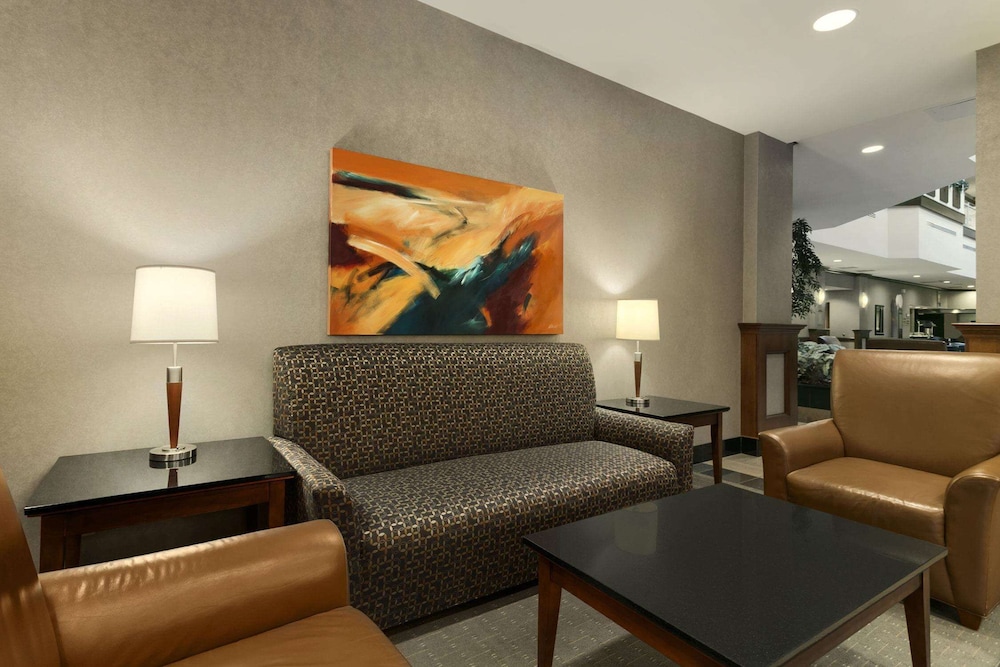 Embassy Suites by Hilton Dulles North Loudoun 32/58