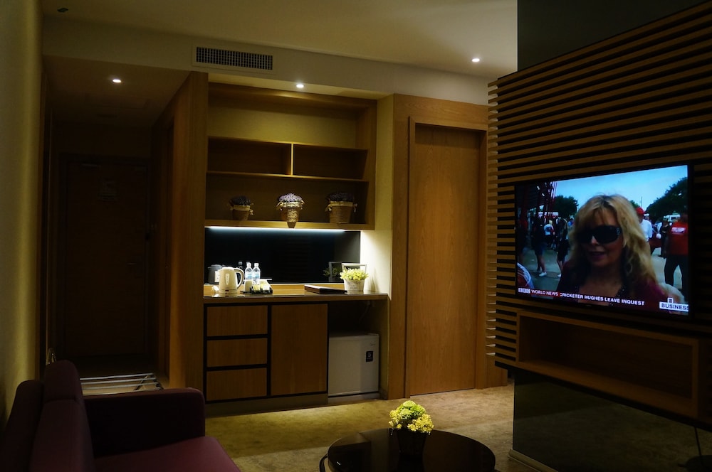 Greens Hotel And Suites 49/65
