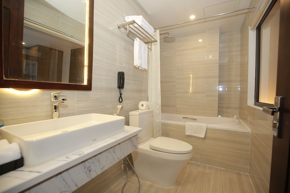 Inearth Hotel Hanoi (Ex. Poonsa Hanoi Hotel) 63/66
