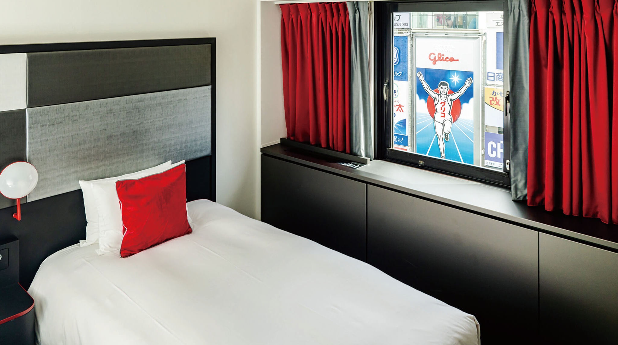 Room, Double Bed, City View