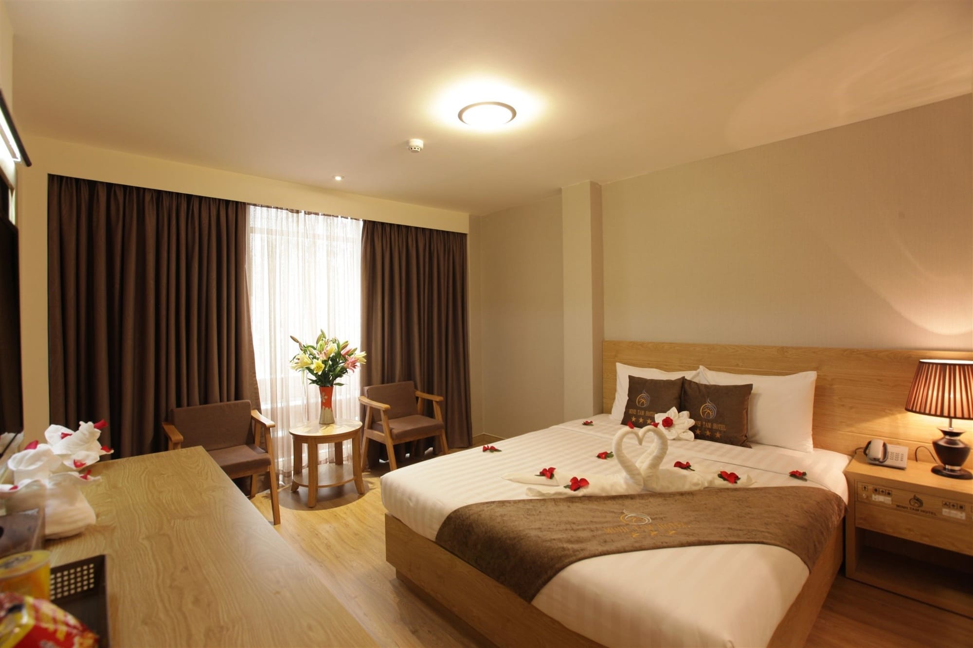 DELUXE, DOUBLE BED
