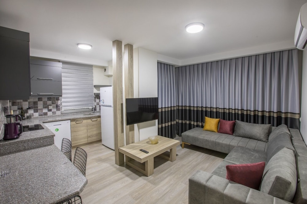 Elanis Suites 18/40