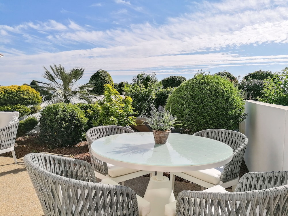 Atlantis Gardens Resort 44/50