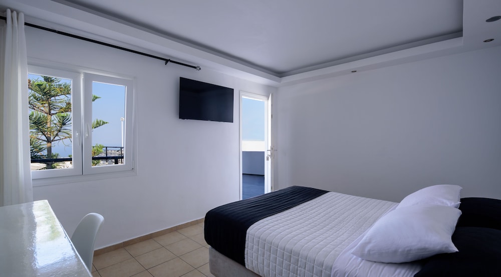 Superior, Queen Bed, Sea View, Shared Balcony، Tataki Hotel 2/10