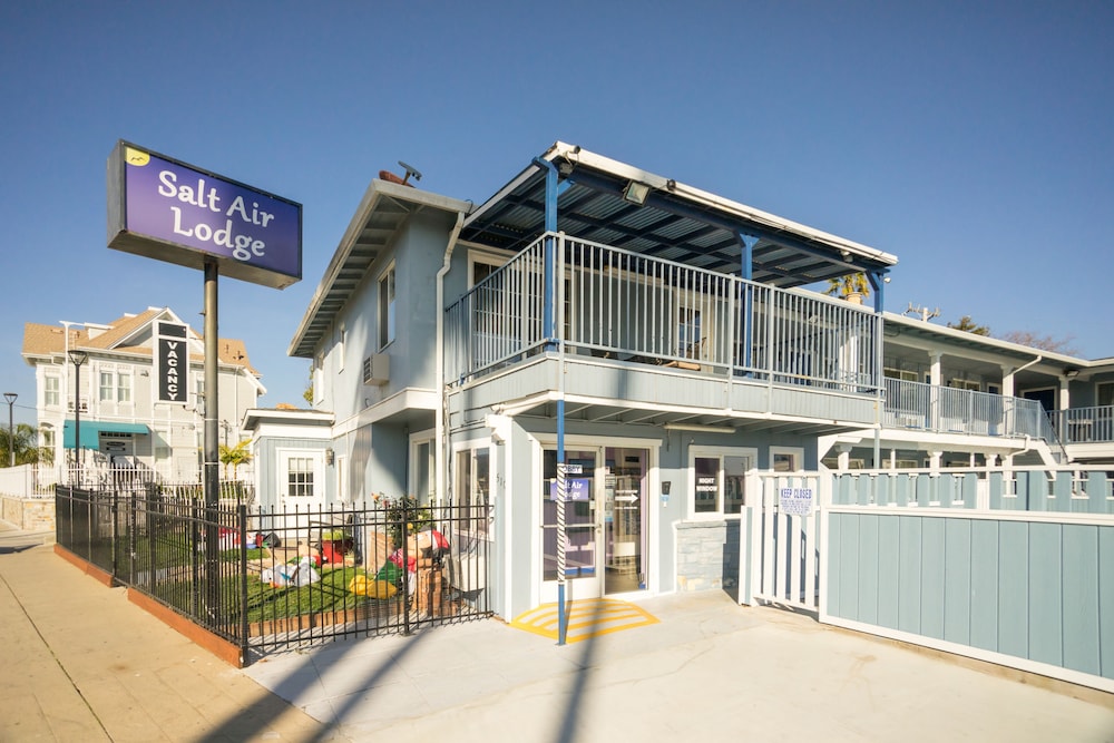 Salt Air Lodge 3/50
