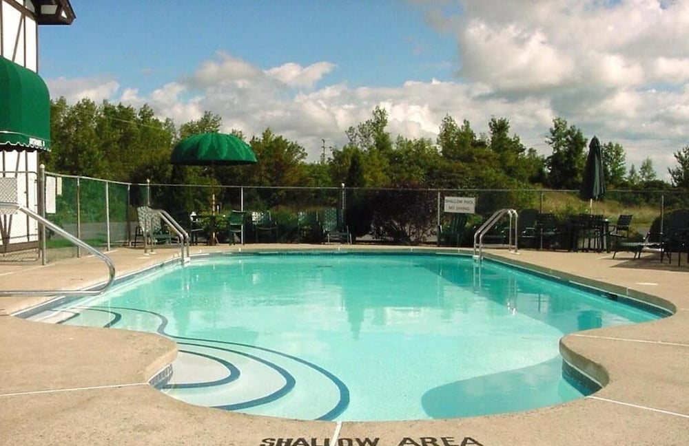 Mcintosh Country Inn & Conference Centre 44/69